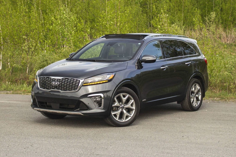 =4. Kia Sorento 2020 (mức tiêu thụ nhiên liệu ở đường hỗn hợp: 11,3 lít/100 km, giá khởi điểm: 26.990 USD).