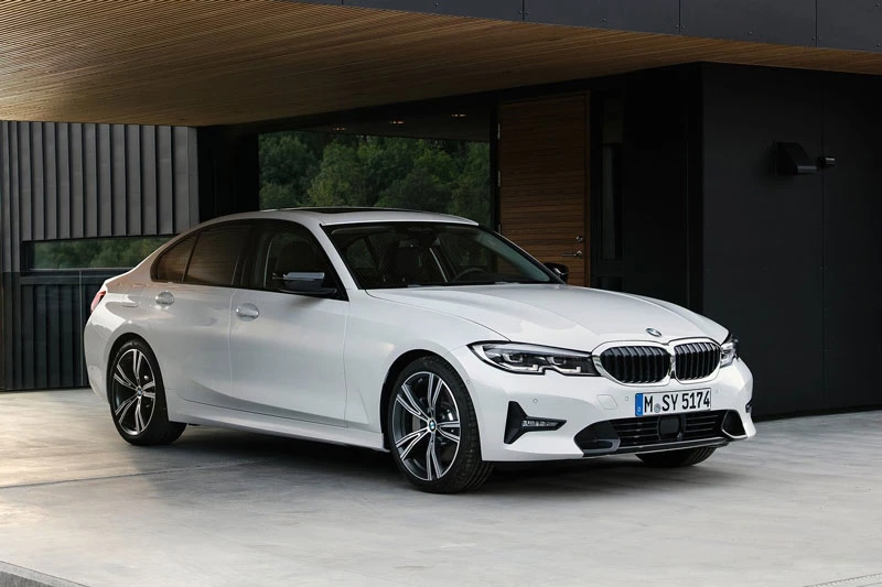 5. BMW 3 Series 2020 (mức tiêu hao nhiên liệu ở đường cao tốc: 8,3 lít/100 km, giá khởi điểm của phiên bản AWD: 42.750 USD).