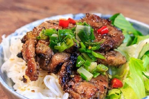 C&#xE1;ch l&#xE0;m b&#xFA;n th&#x1ECB;t n&#x1B0;&#x1EDB;ng mi&#x1EC1;n Trung th&#x1A1;m l&#x1EEB;ng, h&#x1EA5;p d&#x1EAB;n