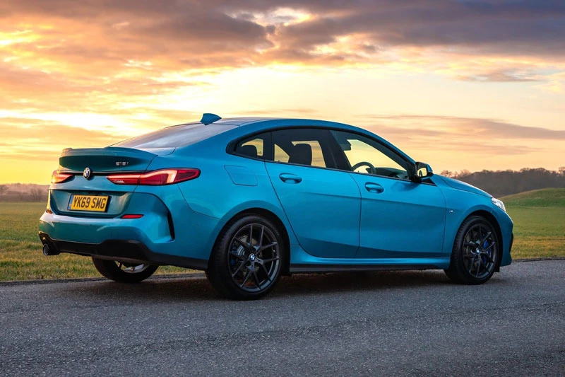 6. BMW 2 Series 2020 (mức tiêu hao nhiên liệu ở đường cao tốc: 8,6 lít/100 km, giá khởi điểm của phiên bản AWD: 37.500 USD).