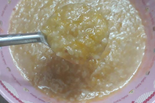 Mách mẹ cách nấu 'cháo cua đồng bí đỏ' cho bé thơm ngon không có mùi tanh