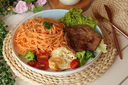 Mì bò bít tết kiểu đặc biệt cho bữa ăn ngon bổ rẻ