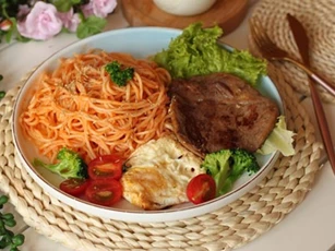 Mì bò bít tết kiểu đặc biệt cho bữa ăn ngon bổ rẻ