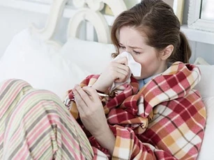 Muốn chữa cảm cúm, đừng 'dại' uống nước cam