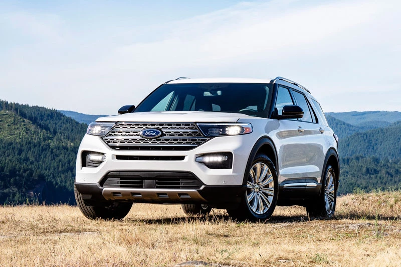 =6. Ford Explorer 2020 (mức tiêu thụ nhiên liệu ở đường hỗn hợp: 11,8 lít/100 km, giá khởi điểm: 32.765 USD).