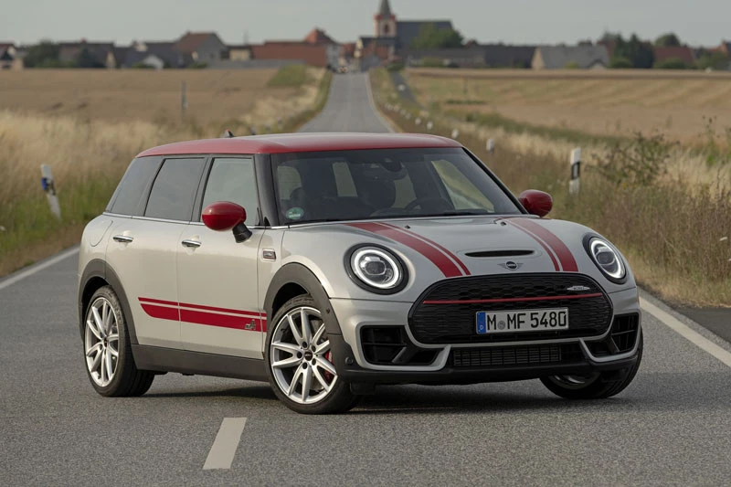 =7. Mini Cooper Clubman 2020 (mức tiêu hao nhiên liệu ở đường cao tốc: 8,8 lít/100 km, giá khởi điểm của phiên bản AWD: 32.900 USD).