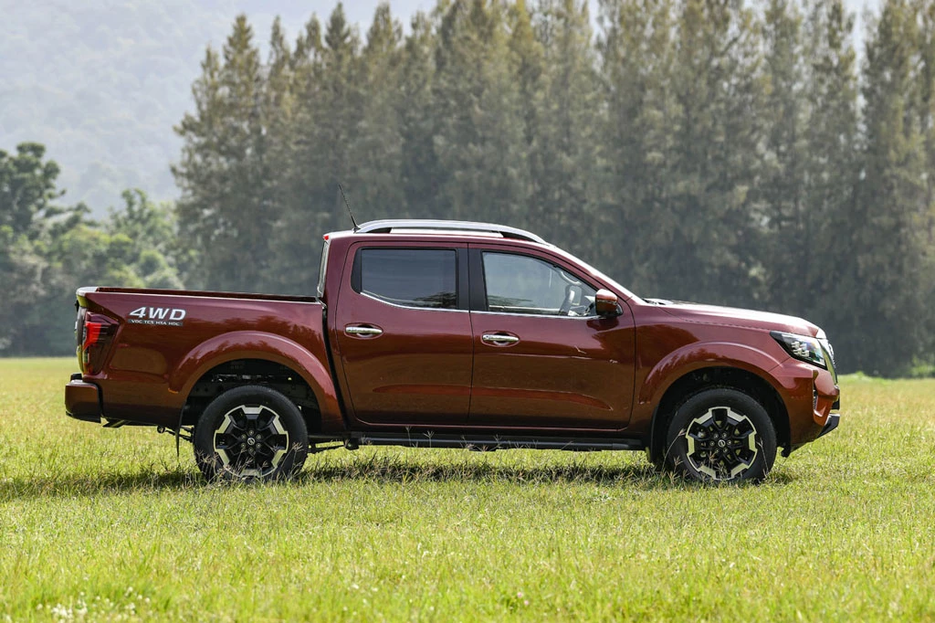 9. Nissan Navara (doanh số: 853 chiếc).