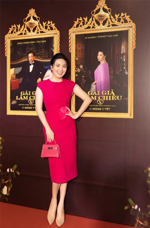 Diễn viên Lê Khánh trở lại lĩnh vực phim chiếu rạp với vai diễn một quý bà giàu có xứ Huế. Trong phim, cô nói giọng Huế và đóng vai vợ của NSND Hoàng Dũng.