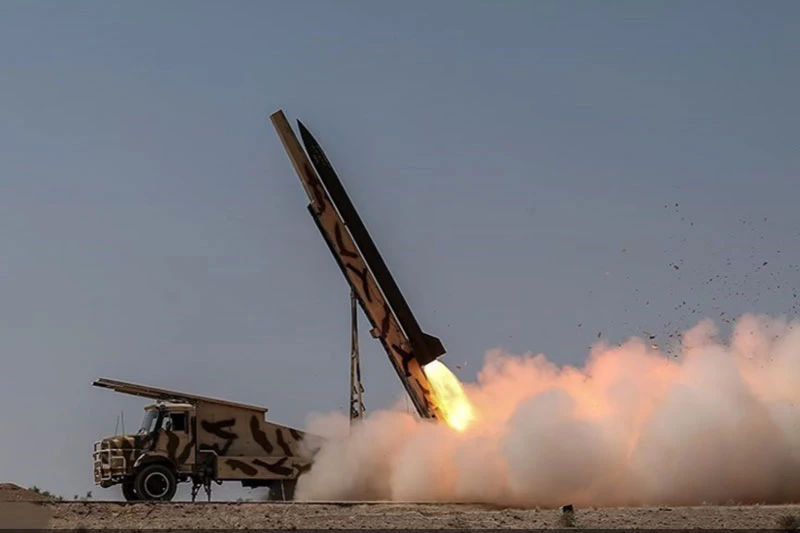 Theo tờ Al-Qabas, Iran triển khai tên lửa tầm ngắn và máy bay không người lái tới Iraq