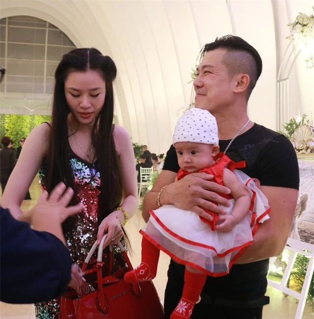 Vợ Vân Quang Long khóc nức nở vì vẫn chưa được gặp chồng - 2