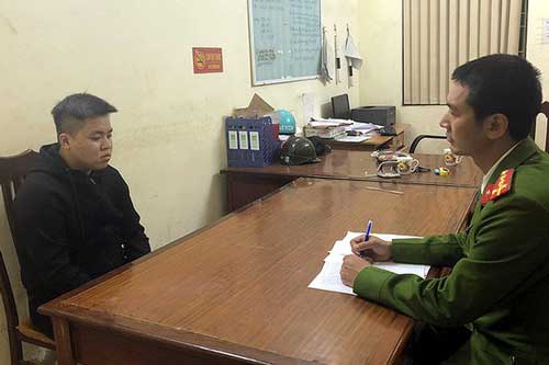 Nam thanh niên tưới xăng đốt quán trà chanh ở Hà Đông