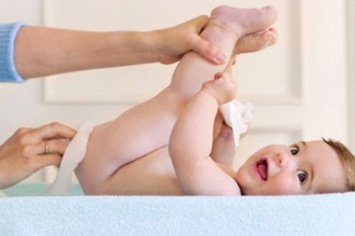 Mẹ Việt dừng ngay việc dùng phấn rôm trị hăm cho trẻ vì những lý do đáng sợ