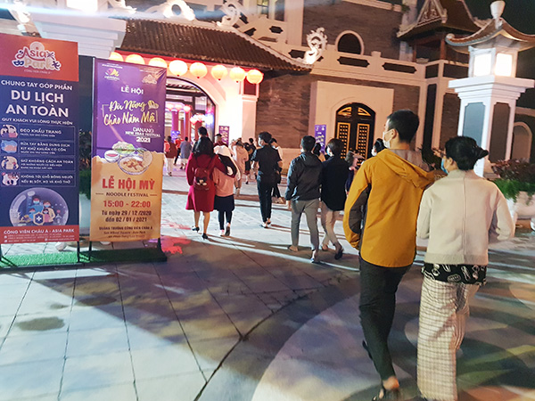 Chùm ảnh hàng vạn người tham gia lễ hội “Chào năm mới 2021” tại Đà Nẵng