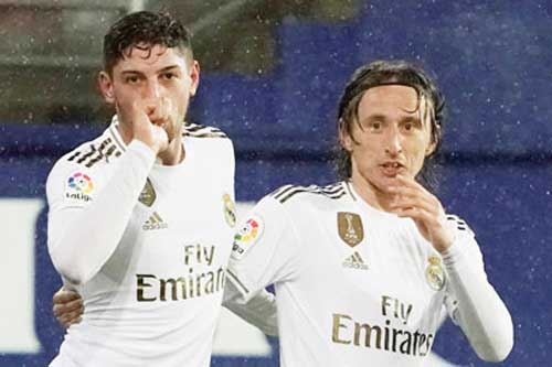 Real lên kế hoạch “trói” sao