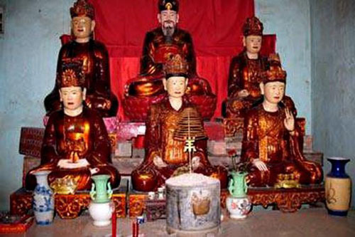 Hoàng đế nào có 4 vợ ngoại quốc, nhiều con làm vua nhất sử Việt?