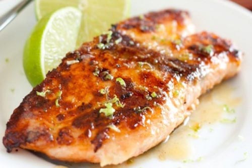 Mẹ đảm làm món cá hồi áp chảo sốt bơ tỏi “ngon hết sảy” ai cũng mê tít