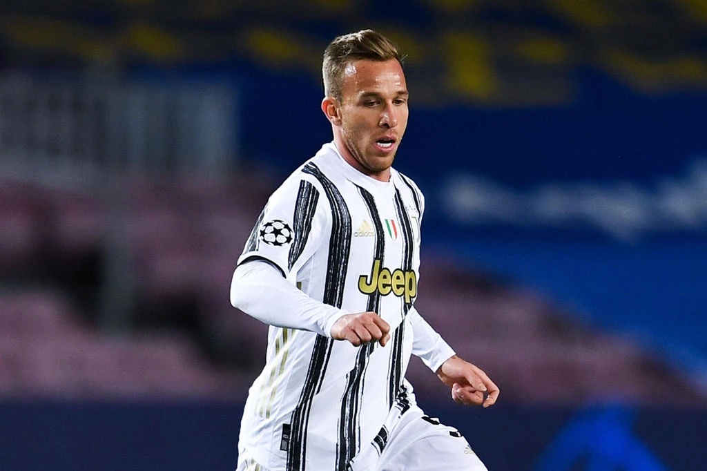 2. Arthur Melo (Barcelona qua Juventus, 72 triệu euro).