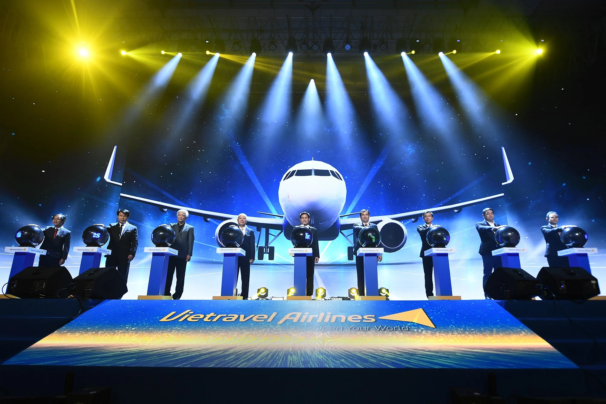 Hãng hàng không lữ hành đầu tiên của Việt Nam – Vietravel Airlines vừa chính thức ra mắt sau hơn 1.000 ngày kể từ khi có đề án thành lập.