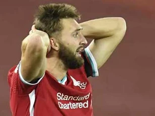 Fan Liverpool thi nhau công kích tội đồ khiến đội nhà mất điểm trước Newcastle