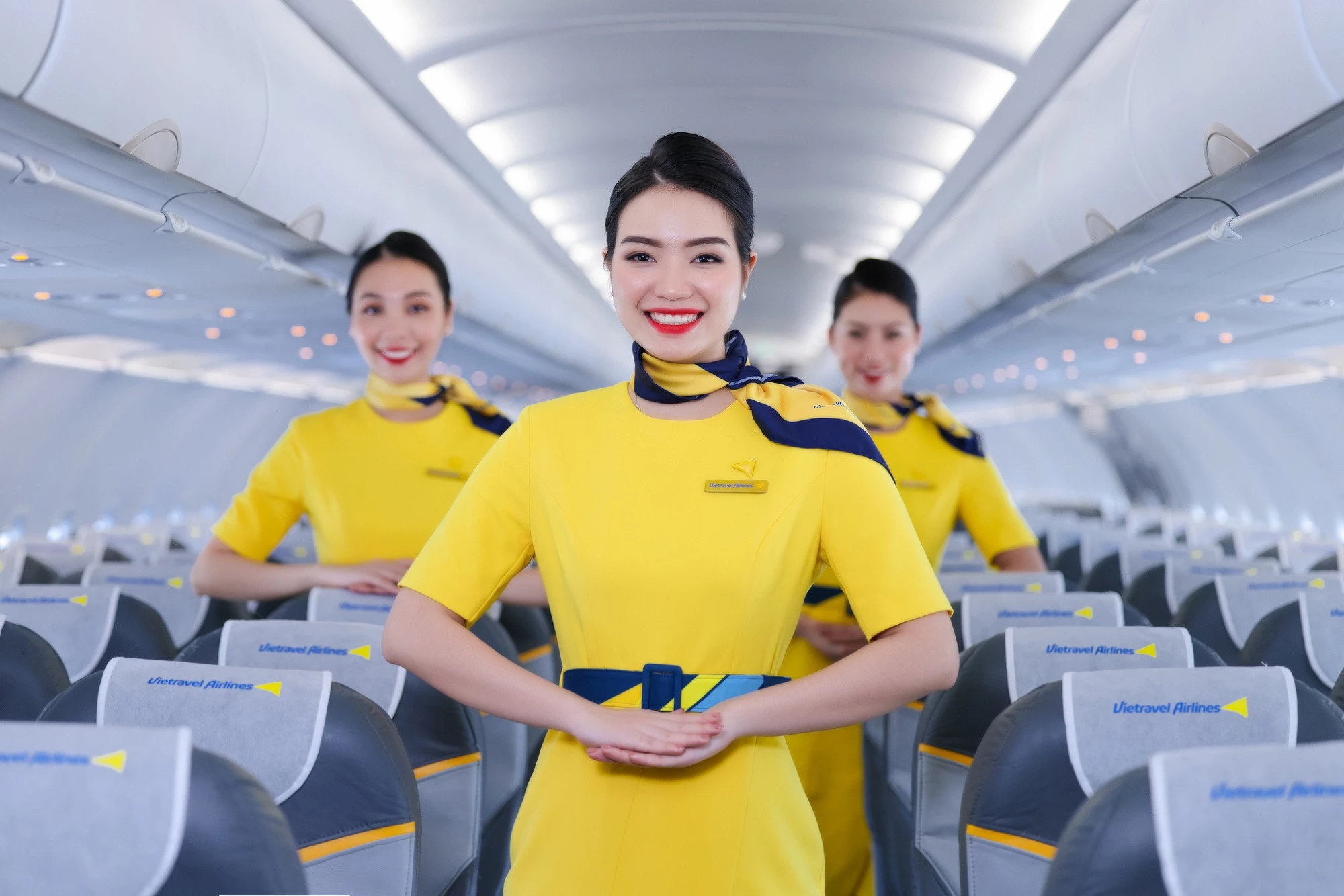 Là hãng hàng không lữ hành đầu tiên của Việt Nam, nên sự khác biệt của Vietravel Airlines sẽ được hiện thực hoá trên các chuyến bay bằng dịch vụ, mỗi tiếp viên sẽ trở thành một hướng dẫn viên du lịch để giúp hành khách có những trải nghiệm thú vị trên mỗi chuyến bay. 