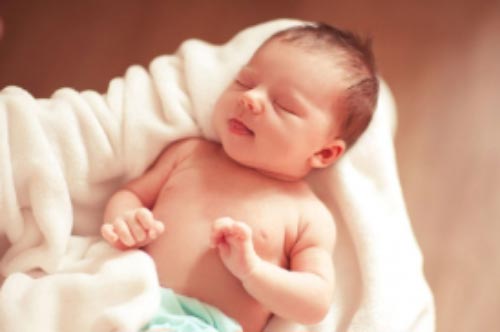 Để con sinh ra đẹp như tranh, da trắng hồng, mẹ bầu cứ làm 3 việc sau đây