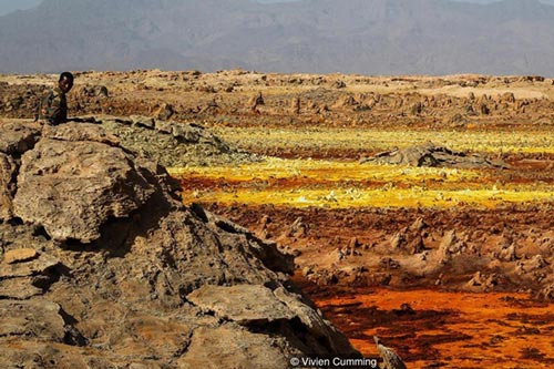 Bí ẩn 'vùng đất chết' với dung nham sôi sục nhưng vẫn có người sinh sống