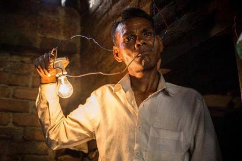 Tại sao có nhiều người không bị điện giật chết?