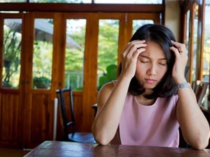 Vừa xong đám tang bố tôi, bỗng dưng có 2 người phụ nữ dắt theo 3 đứa trẻ xuất hiện khiến mẹ tôi ngất ngay tại chỗ