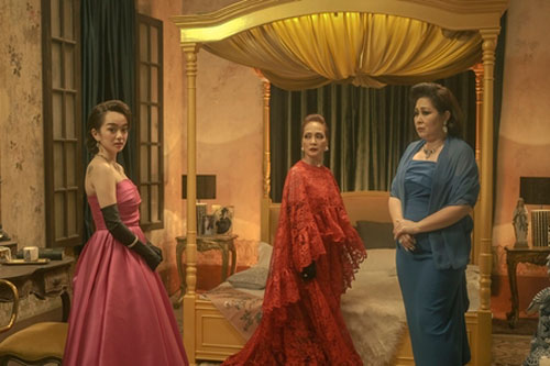 'Gái già lắm chiêu V' may hơn 300 bộ đồ