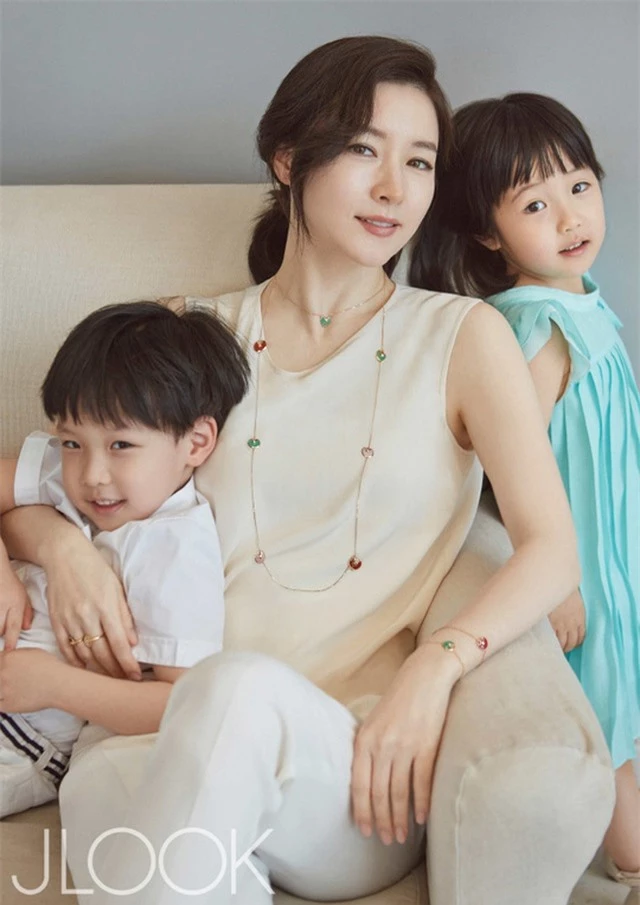 Hé lộ về người chồng kín tiếng của Nàng Dae Jang Geum Lee Young Ae - 12