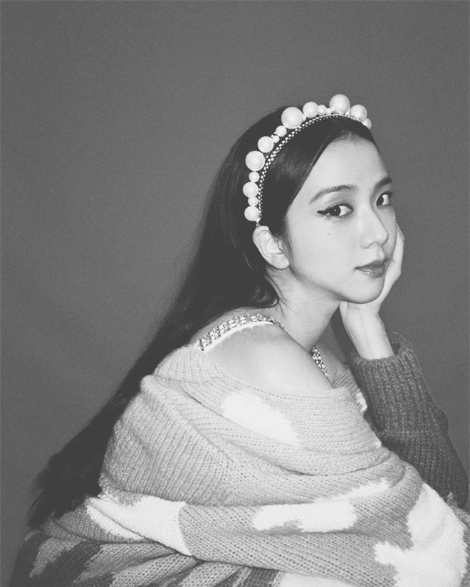 Không còn là PTS, cuối cùng Jisoo (BLACKPINK) đã hở bạo thật rồi: Khoe vòng 1 quyến rũ chốt hạ năm 2020, chịu sao nổi? - Ảnh 4.