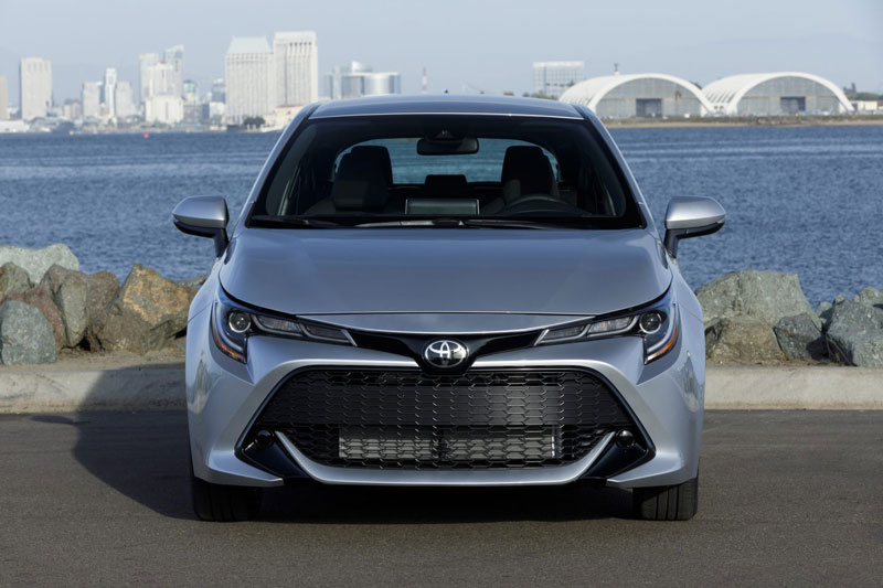 Toyota Corolla bỏ xa Honda CR-V về doanh số