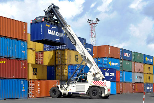 Xuất khẩu 'đứng ngồi không yên' vì thiếu container rỗng