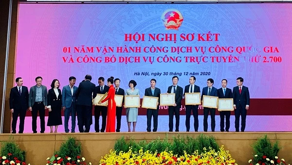 NAPAS là một trong số các đơn vị được nhận Bằng khen trong việc kết nối, cung cấp dịch vụ thanh toán trên cổng Dịch vụ công quốc gia trong năm 2020. 