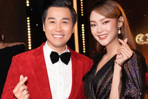 Nguyên Khang ôm eo Minh Hằng