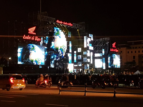 Tối qua 30/12, Ban tổ chức Đại nhạc hội “Honda Youth Fest – Hành trình Hạnh phúc” đã tiến hành "chạy thử" chương trình