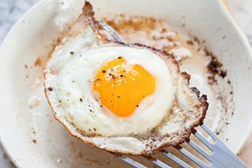 Bị bệnh này cần tránh ăn trứng nếu không sẽ hại thân