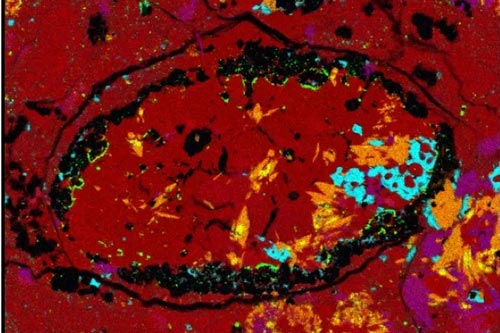 Một tiểu hành tinh "ma" ném đá nạm kim cương xuống Trái Đất