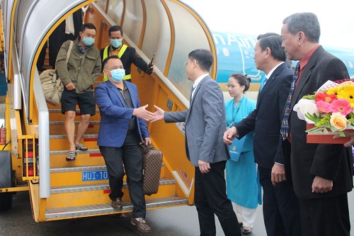 180 du khách từ TP. HCM “xông đất” Huế bằng đường hàng không