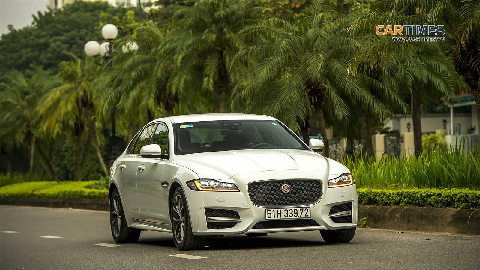 Xe Jaguar XF R-Sport