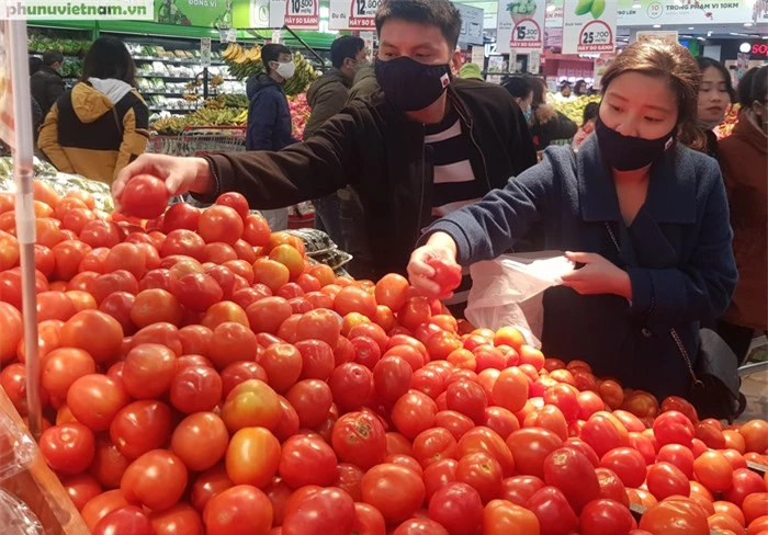 Hà Nội: Siêu thị, Trung tâm thương mại tấp nập khách ngày Tết dương lịch - Ảnh 1. Hà Nội: Siêu thị, Trung tâm thương mại tấp nập khách ngày Tết dương lịch - Ảnh 1.