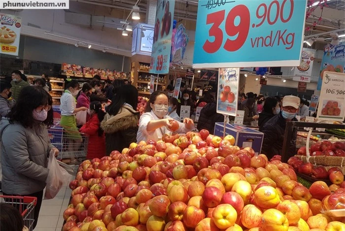 Siêu thị, Trung tâm thương mại đông khách ngày đầu nghỉ Tết dương lịch - Ảnh 4. Siêu thị, Trung tâm thương mại đông khách ngày đầu nghỉ Tết dương lịch - Ảnh 4.