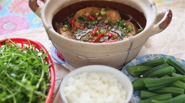 Canh chua Tom Yum kiểu Thái là một trong những món ăn ngày lạnh hấp dẫn