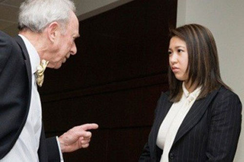 Lời đề nghị của bố chồng trước đám cưới khiến cô dâu trẻ uất ức