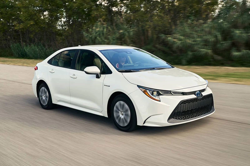 10. Toyota Corolla Hybrid 2021 (giá khởi điểm: 23.500 USD).