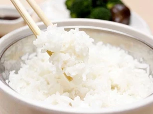 Nấu cơm vo gạo kỹ bằng nước lạnh là dại: 5 sai lầm khiến cho cơm mất dinh dưỡng nhạt vị