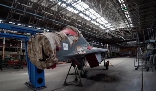 Khung thân của một chiếc MiG-29 trong tình trạng hư hỏng. Ảnh: TASS.