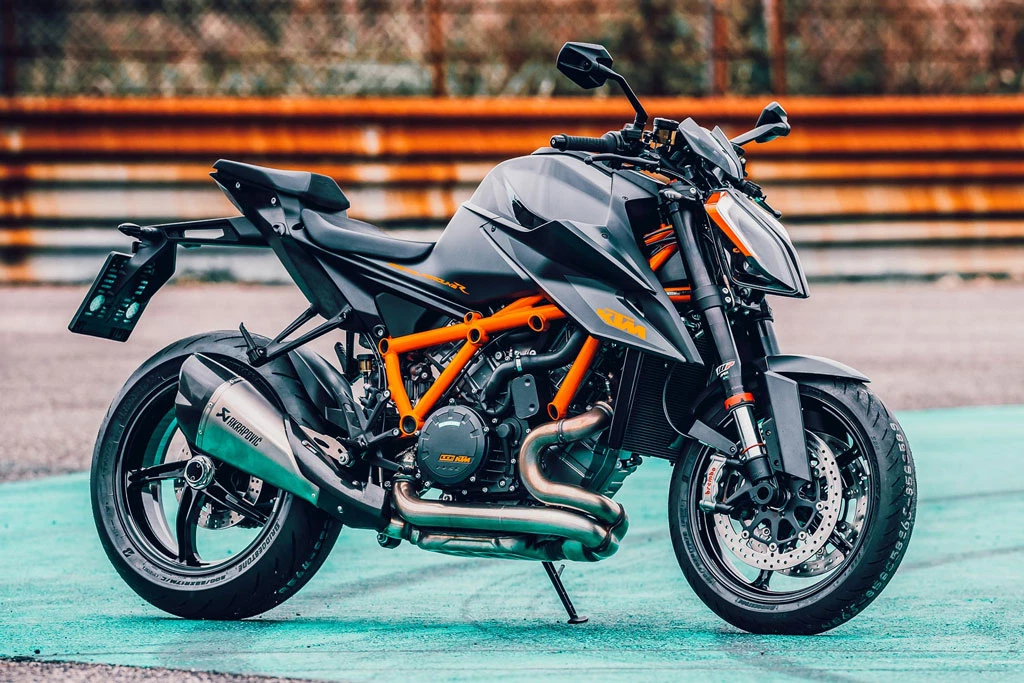 KTM 1290 Super Duke R 2020.