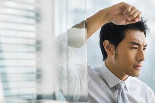 Mỗi tháng đưa 50 triệu nhưng vợ không tiết kiệm được một đồng, tôi thấy khó hiểu cho tới khi nhìn thấy tin nhắn chưa kịp xóa trong điện thoại