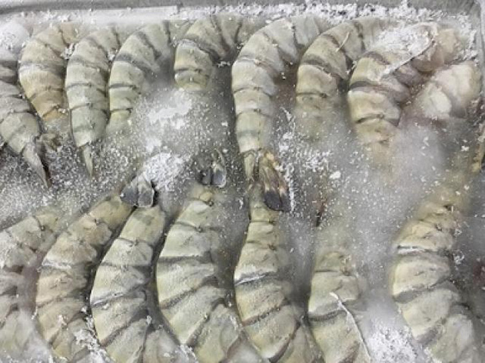 Sự thật bất ngờ về lớp dá dày trong tôm đông lạnh ở siêu thị